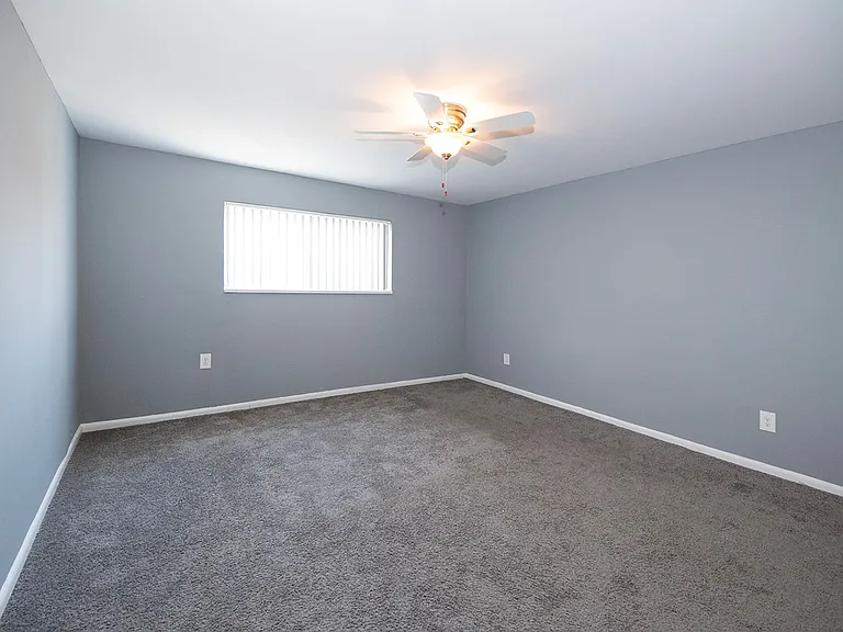 Creswood Apartments- Come home to Convenience! — Photo 18