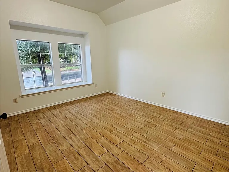 1303 Four Seasons Farm Dr — Photo 7