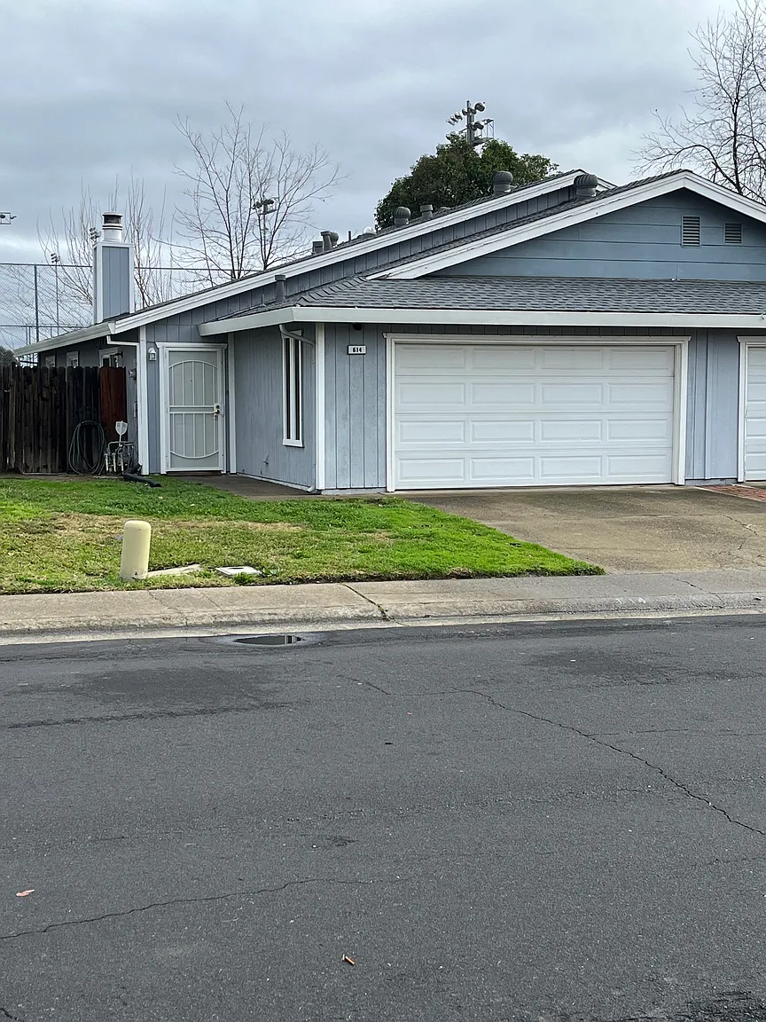 614 Lassen Way photo 1