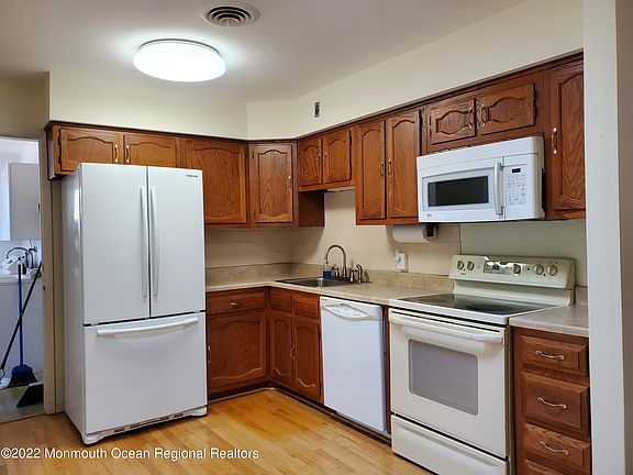 3rd image of 62 Milford Avenue