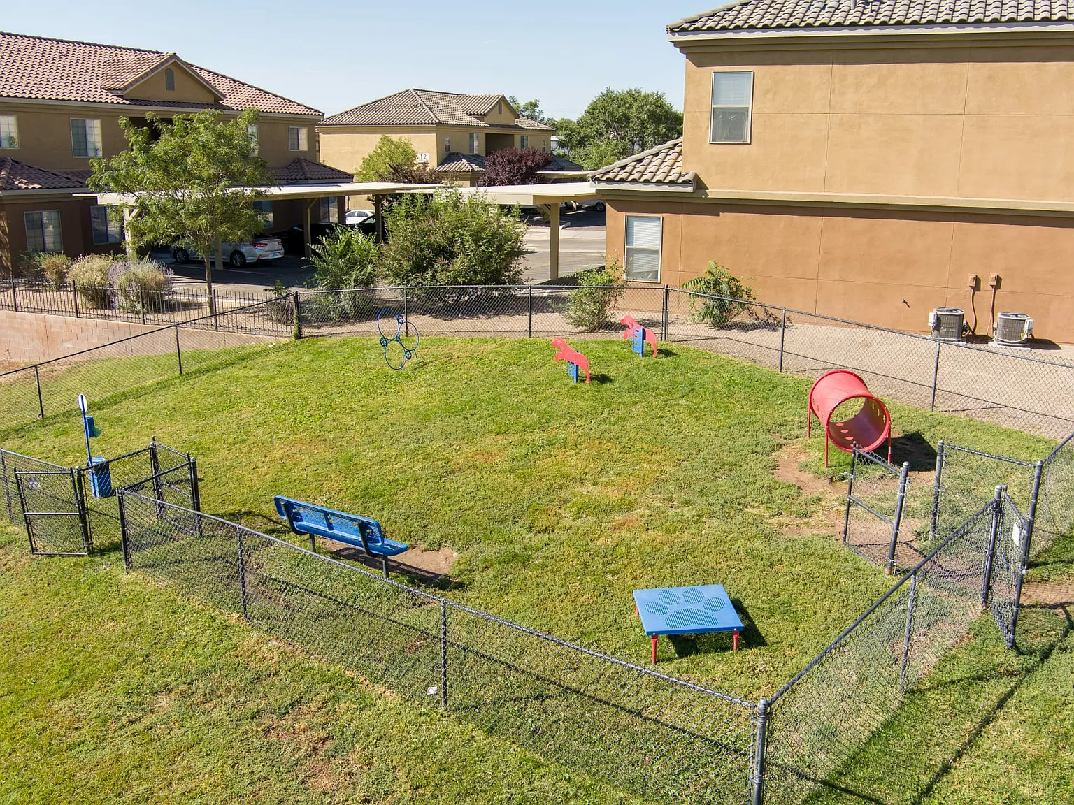 Via Vista Apartment Community — Photo 2