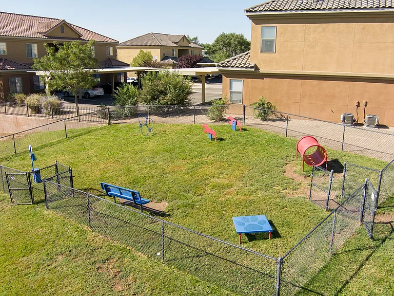 Via Vista Apartment Community — Photo 4