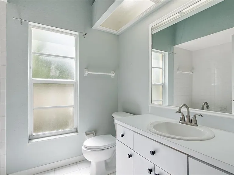 406 S Bayview Blvd #1 — Photo 23