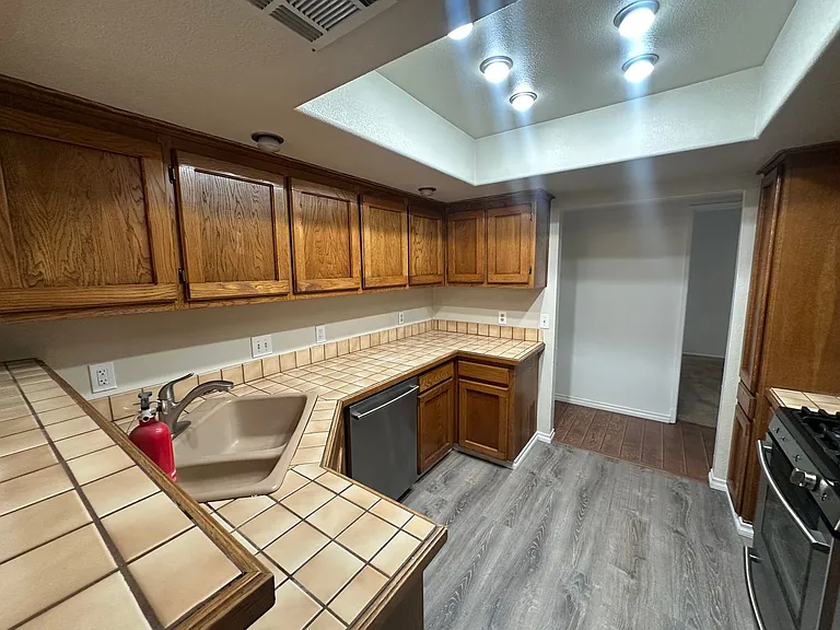 401 Tepatitlan Ct — Photo 5