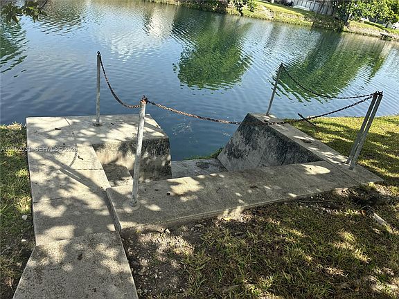 5th image of 19120 Bel Aire Dr