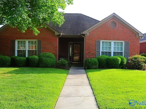 3004 Brunswick Cir SE, Owens Cross Roads, AL 35763