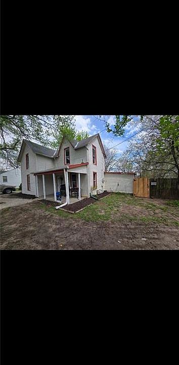 1st image of 1001 S Main St