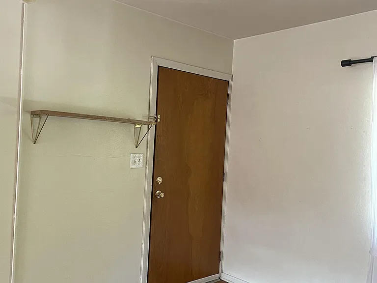 534 E College Ave — Photo 6