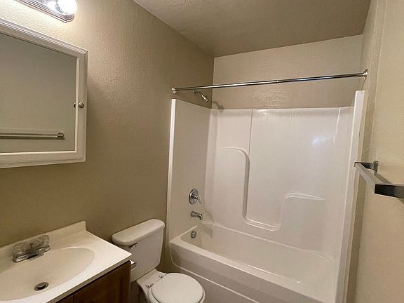 4th image of 20A Peach Ave