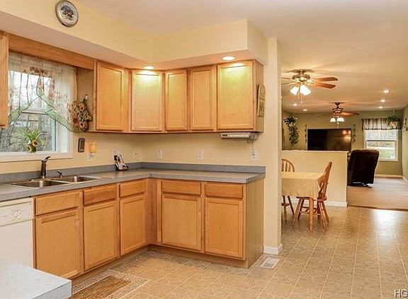 5th image of 19 Stanley Ct