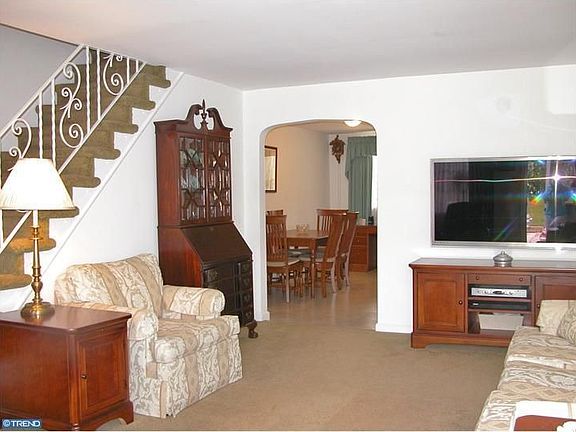 3rd image of 802 Hillcrest Dr