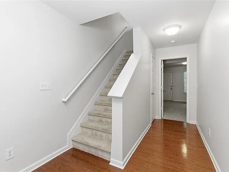 6710 Stoneleigh Way — Photo 3