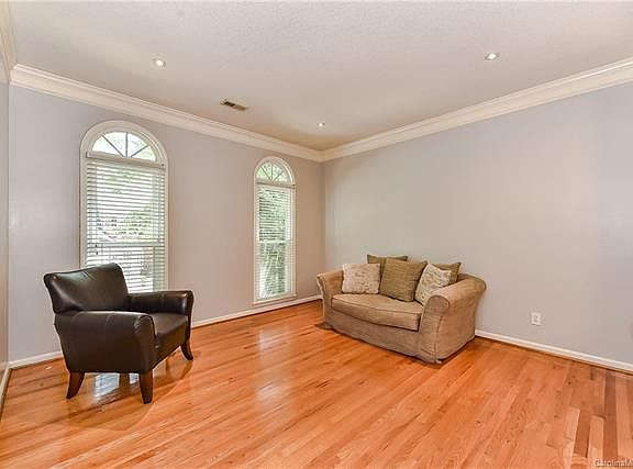 4th image of 7209 Broadford Ct