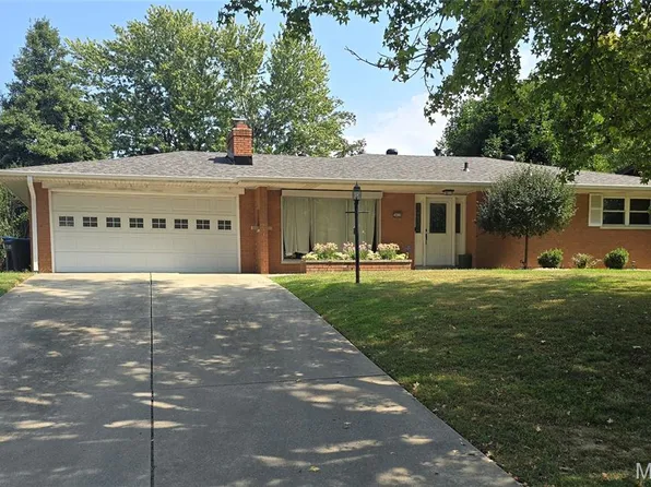 3820 Tanbark Dr, Swansea, IL 62226