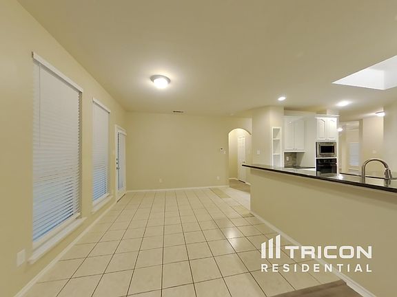 3rd image of 1505 Parkside Dr