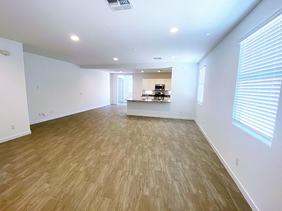 5th image of 490 E White Wing Dr