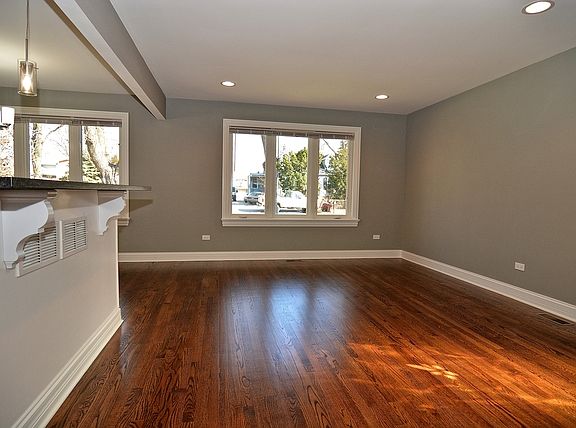 4th image of 9620 Moody Ave