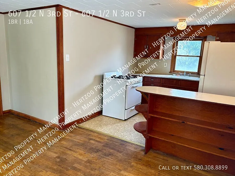 607 1/2 N 3rd St