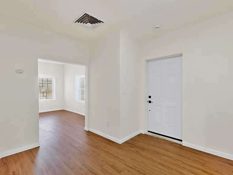424 Broadway Blvd SE — Photo 4