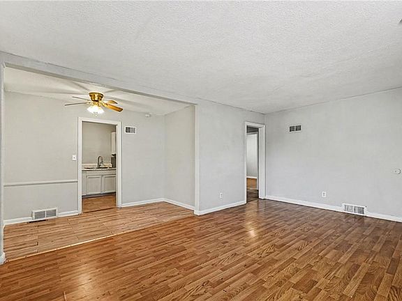 4th image of 7121 Woodland Ave