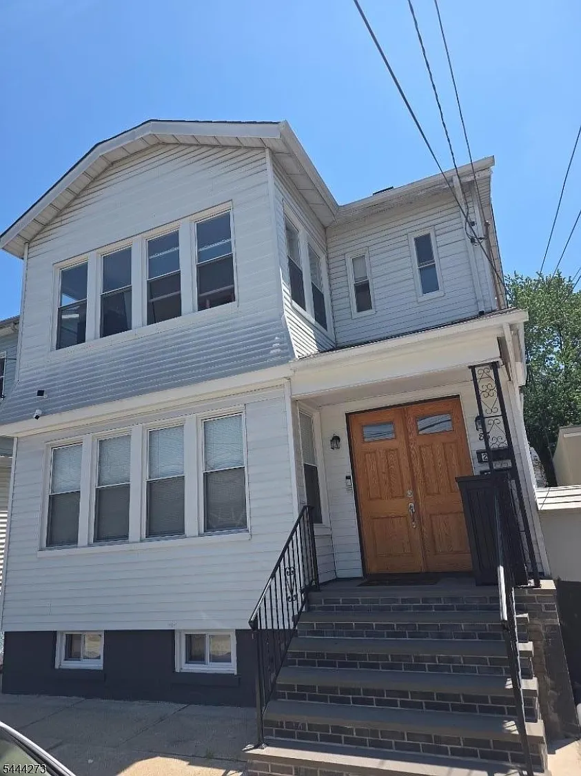 3 bed, 1.0 bath, $2,300 — Photo 1