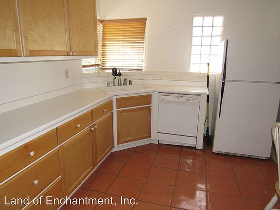 5th image of 1407 Claire Ct NW