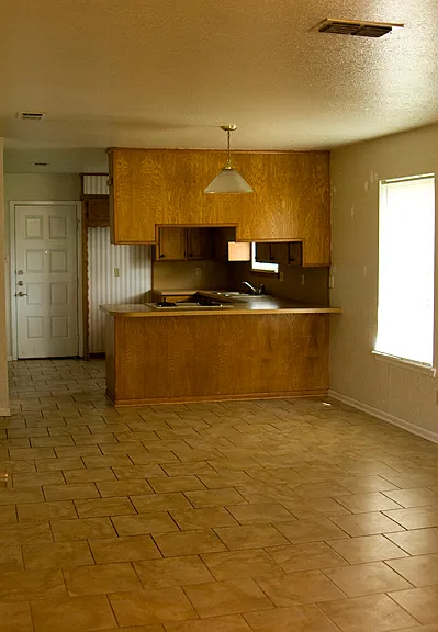 111A Willow Ln — Photo 3