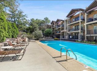 4727 Jarboe St APT 32, Kansas City, MO 64112
