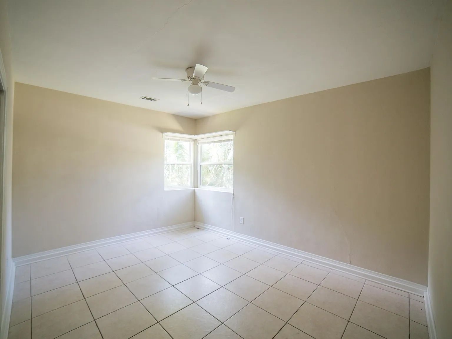 1079 SW 11th Terr - 41 — Photo 3