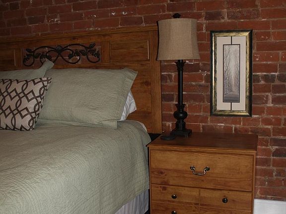 Bedroom (second view)