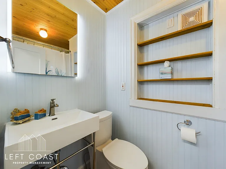 1033 NW Inlet Ave — Photo 34