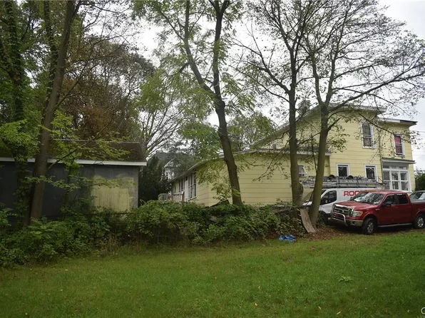 99 Seymour St, Auburn, NY 13021