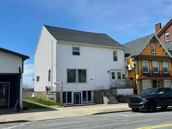 256 Main St, Yarmouth, NS B5A 1C9