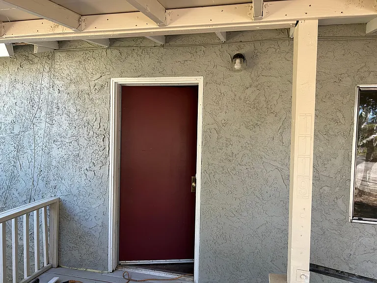 1119 Locust St — Photo 3
