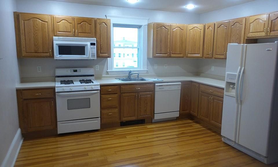 2nd image of 10 Concord Ave #2