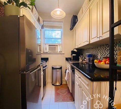 4th image of 16 Dean St APT 2C