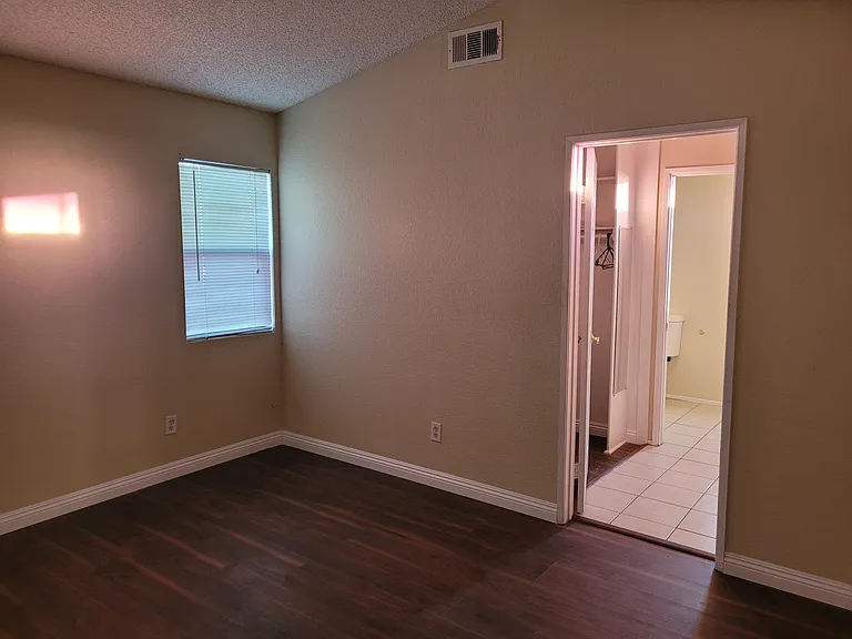 8525 Vinmar Ave — Photo 7