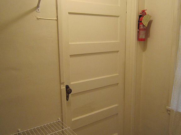 5th image of 204 16th Ave S APT 2