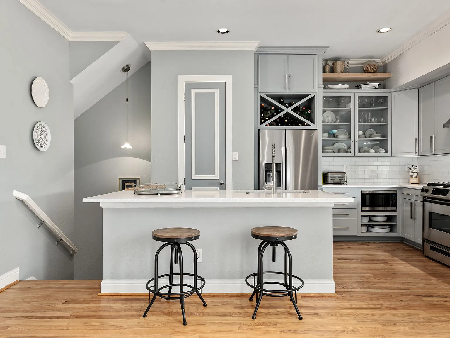 2 bed, 2.5 bath, 1587 sqft, $3,200 — Photo 2