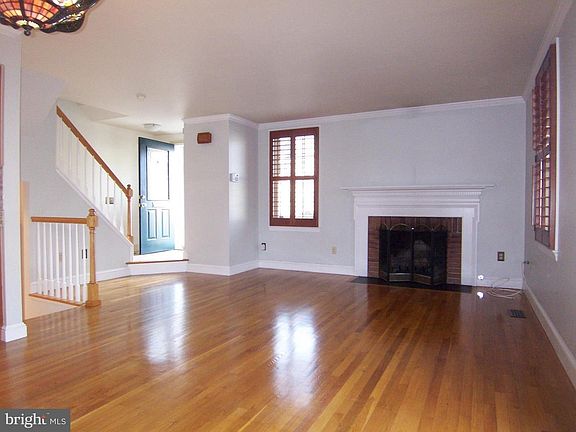 4th image of 900 Bernard St