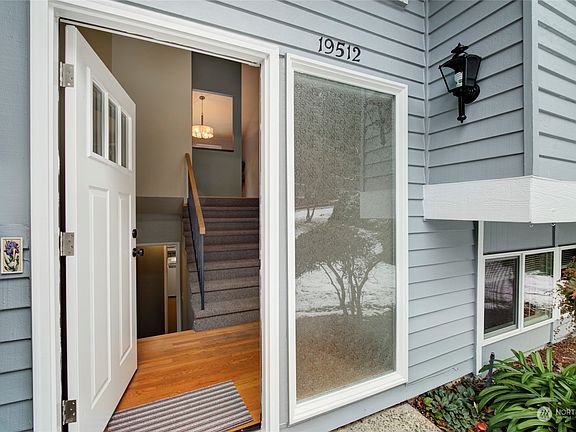 Large Open Split Entry>