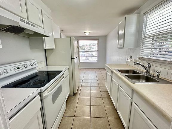 4th image of 2205 E 28th Ave