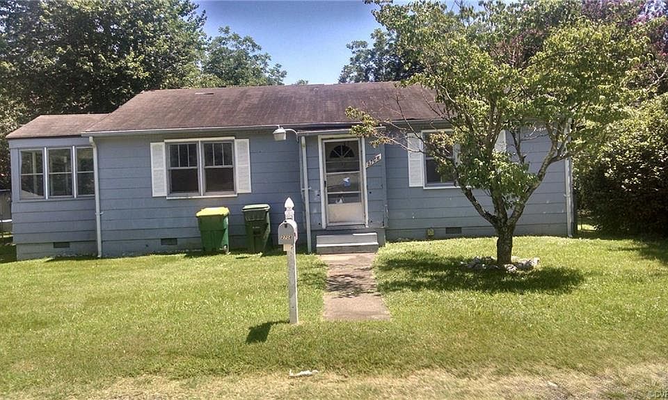 2nd image of 2708 Maple St