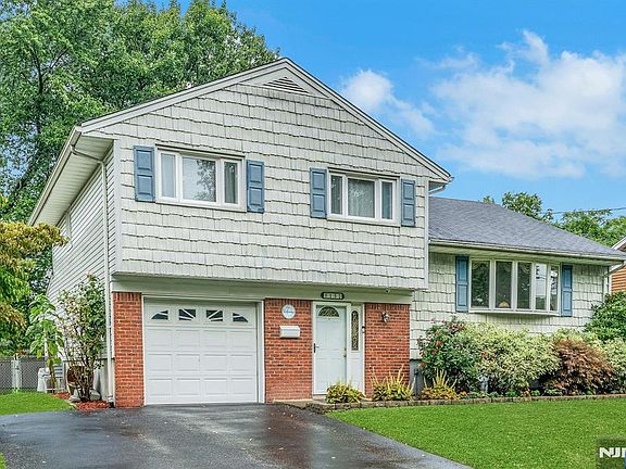 2nd image of 152 Sunset St