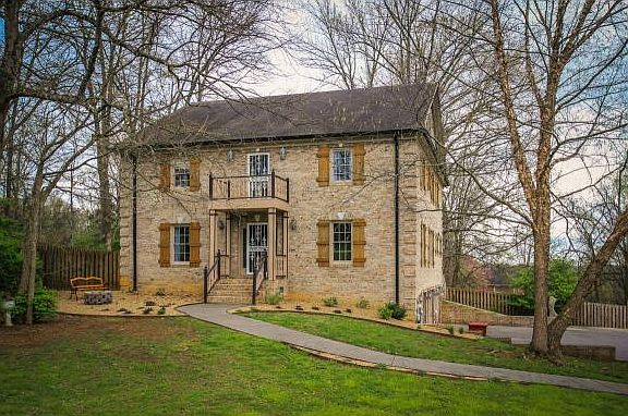 3rd image of 4304 Summerfield Dr