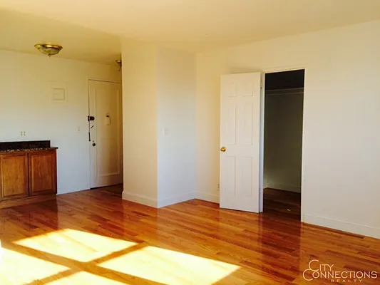 Rented by City Connections Realty | media 11