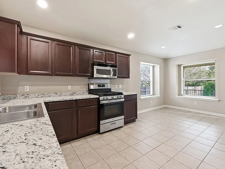920 Coronation Way — Photo 13