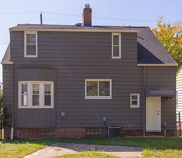 18121 Hiller Ave — Photo 2