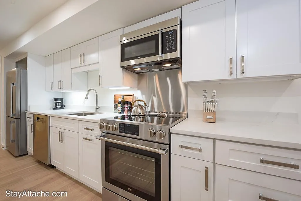 2 bed, 1100 sqft, $4,350 — Photo 3