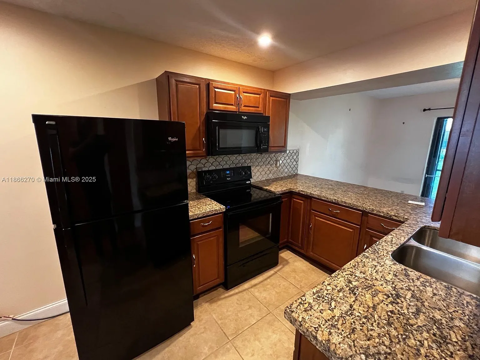 2 bed, 2.5 bath, 1400 sqft, $2,700 — Photo 4